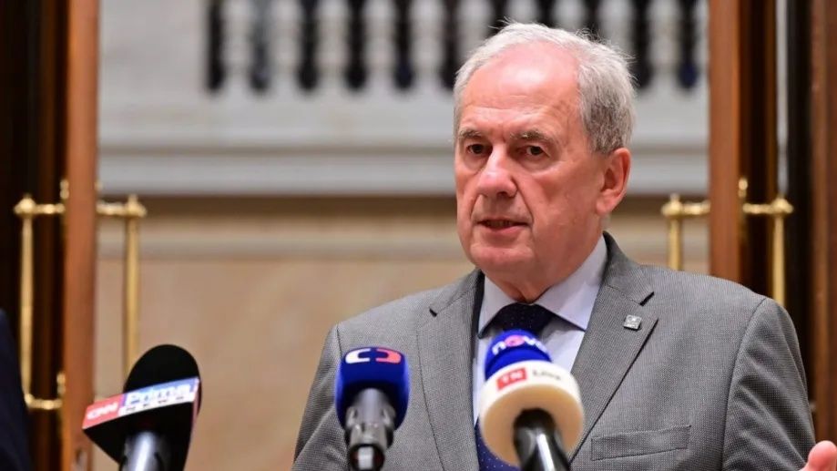 Výzva k rezignaci ústavního soudce JUDr. Josefa Baxy pro ohrožení důvěry ve spravedlivý proces